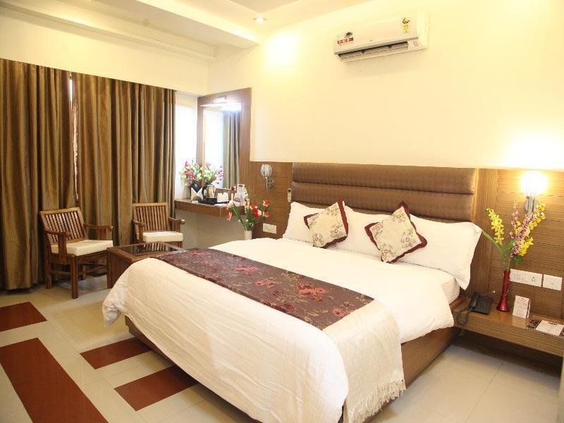 Hotel Poonam Plaza Agra  Εξωτερικό φωτογραφία