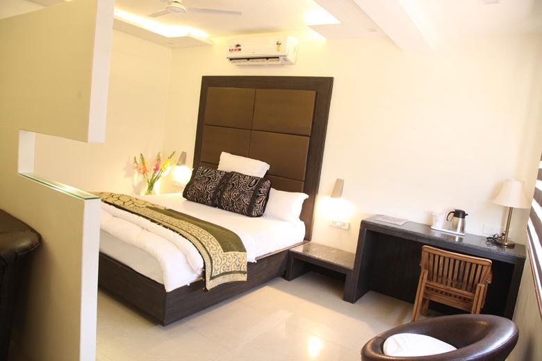 Hotel Poonam Plaza Agra  Εξωτερικό φωτογραφία