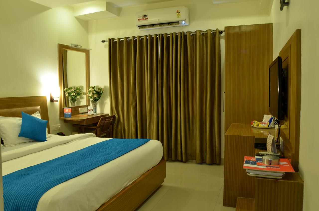 Hotel Poonam Plaza Agra  Εξωτερικό φωτογραφία