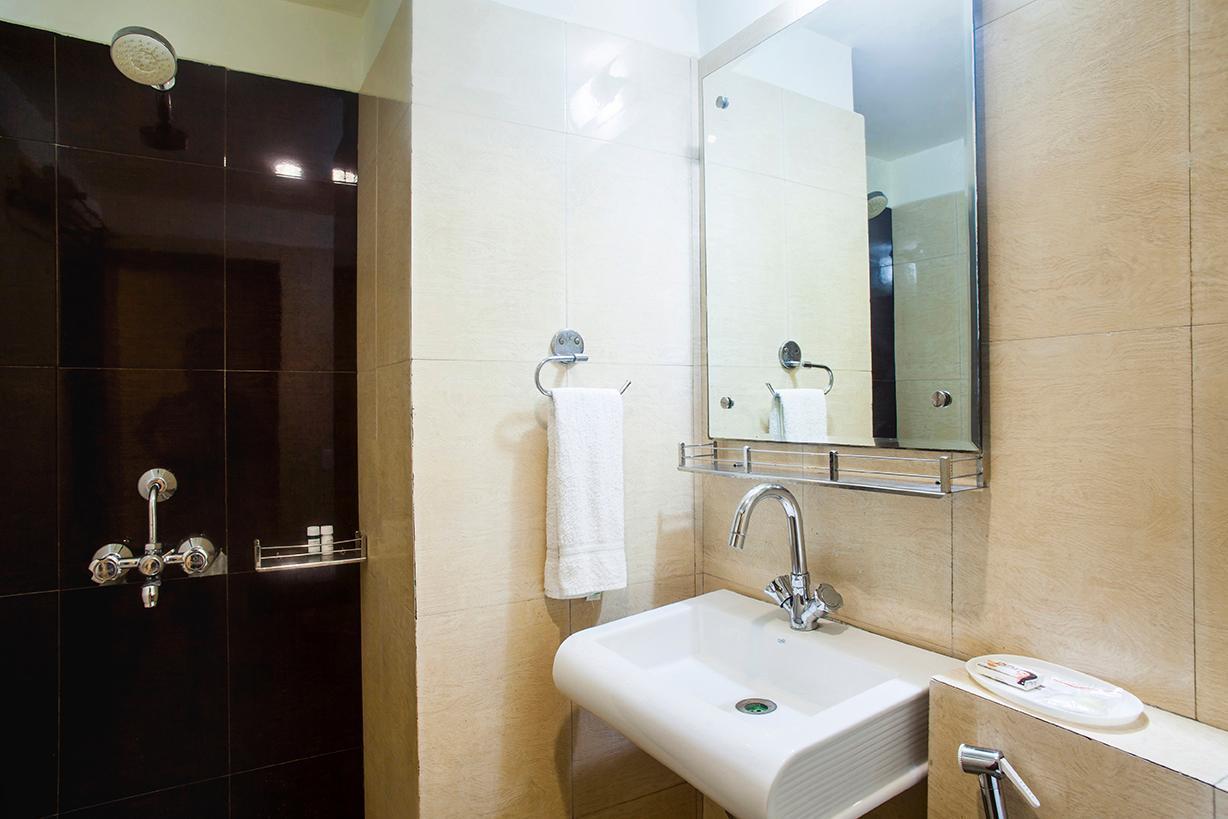 Hotel Poonam Plaza Agra  Εξωτερικό φωτογραφία