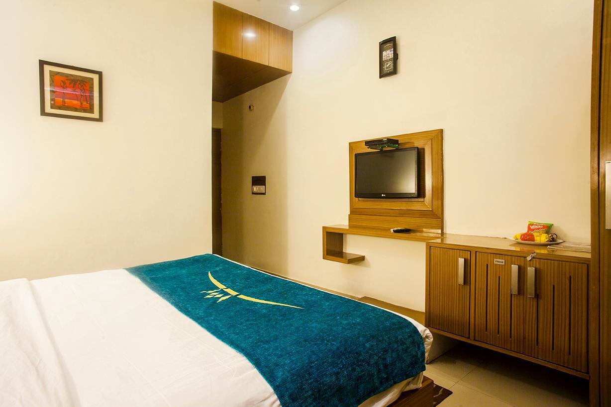 Hotel Poonam Plaza Agra  Εξωτερικό φωτογραφία
