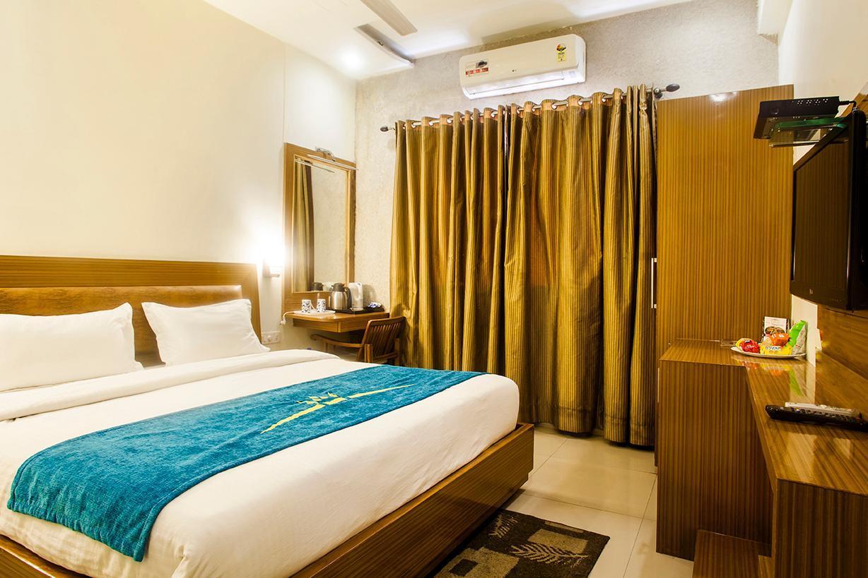 Hotel Poonam Plaza Agra  Εξωτερικό φωτογραφία