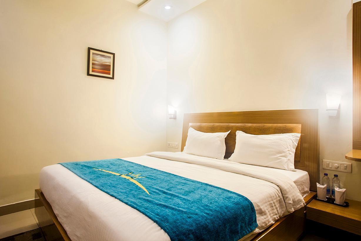 Hotel Poonam Plaza Agra  Εξωτερικό φωτογραφία