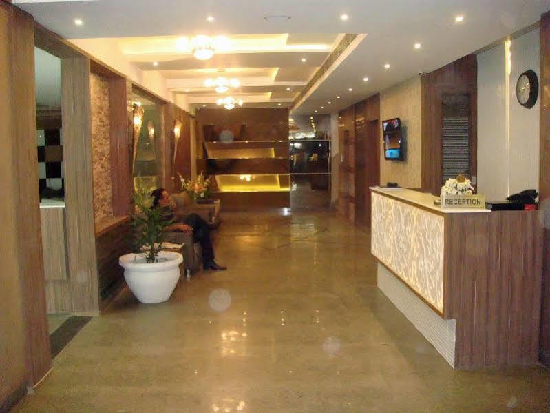 Hotel Poonam Plaza Agra  Εξωτερικό φωτογραφία